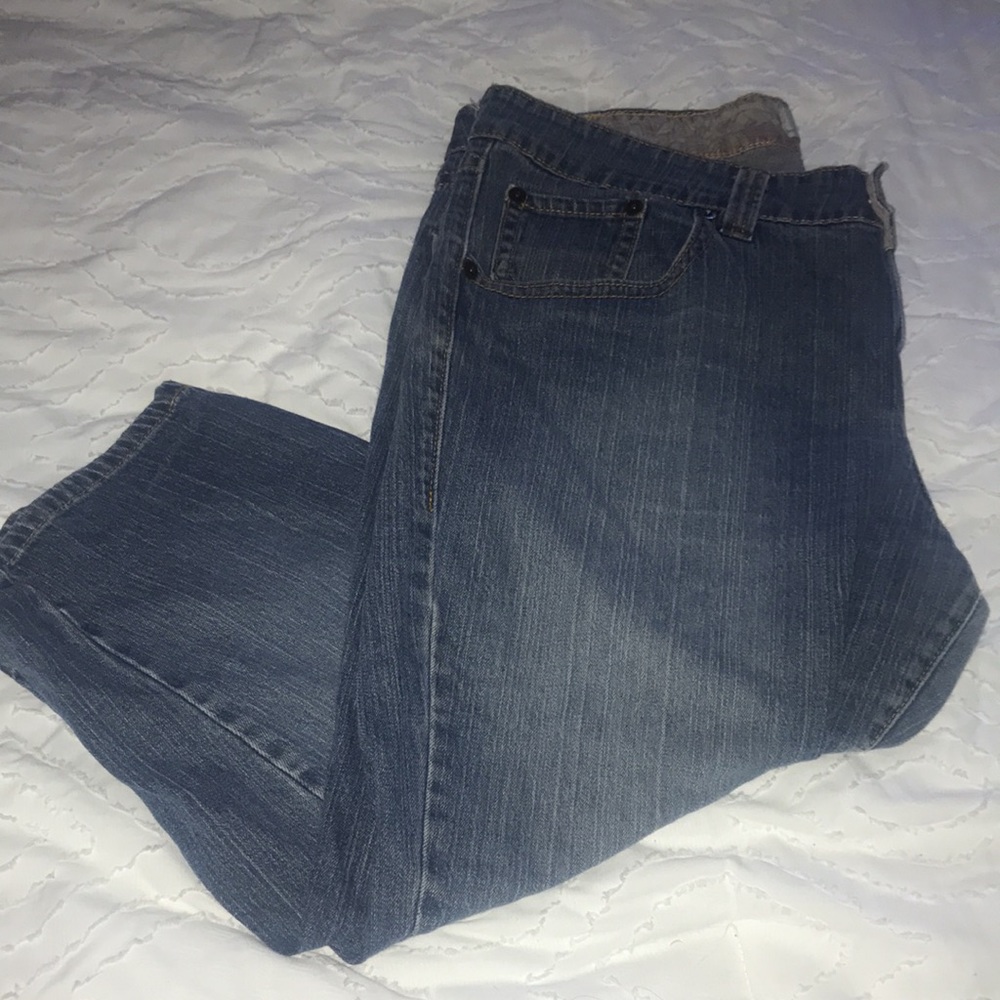 Levi Capris